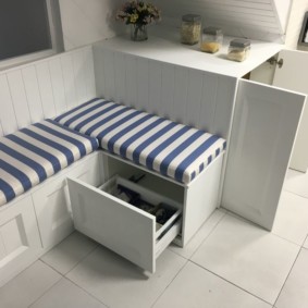 أنواع المطبخ مقاعد البدلاء الصورة