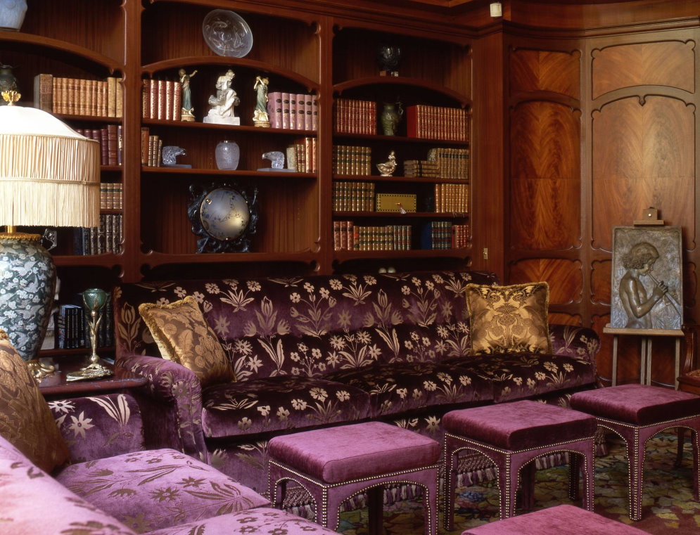 Meubles en bois dans le salon moderne