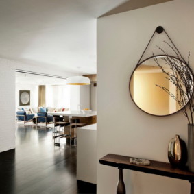 miroir mural dans le décor photo du couloir