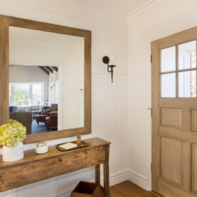 miroir mural dans les idées de décoration de couloir