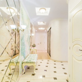 miroir mural dans le couloir photo intérieure