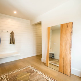 miroir mural dans le couloir idées intérieures