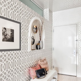 سقف تمتد في القاعة