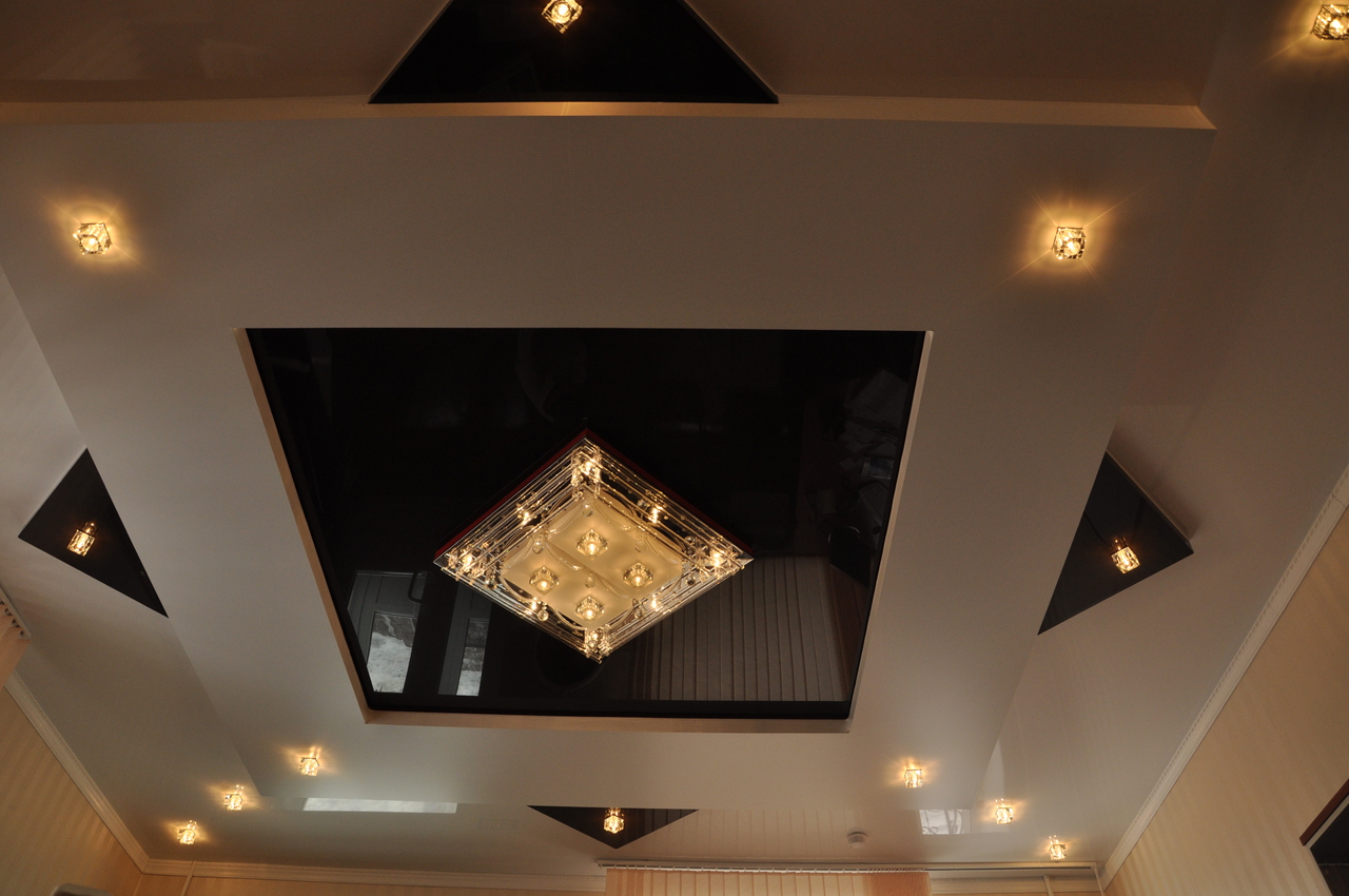 سقف تمتد في الممر