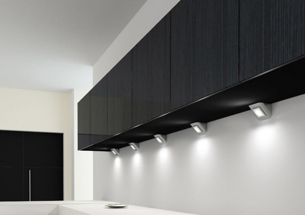 Малки кухненски тела с черни шкафове