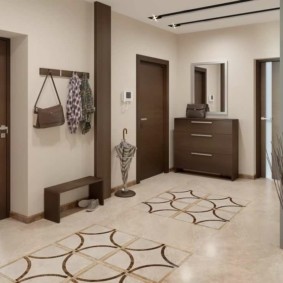 papier peint pour le couloir avec des portes sombres