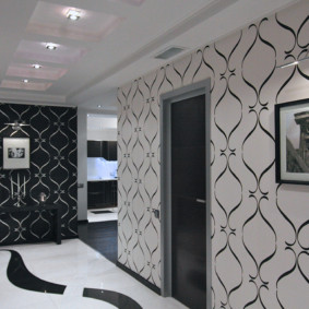 papier peint pour le couloir avec des portes sombres