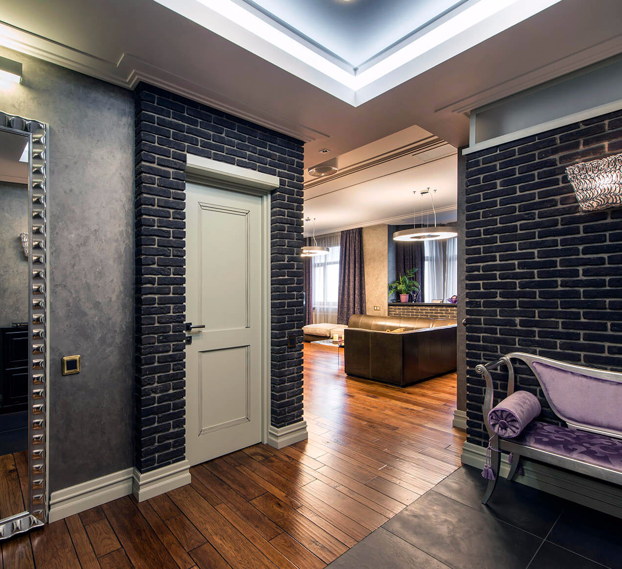 papier peint sous la brique dans la conception de photo de couloir