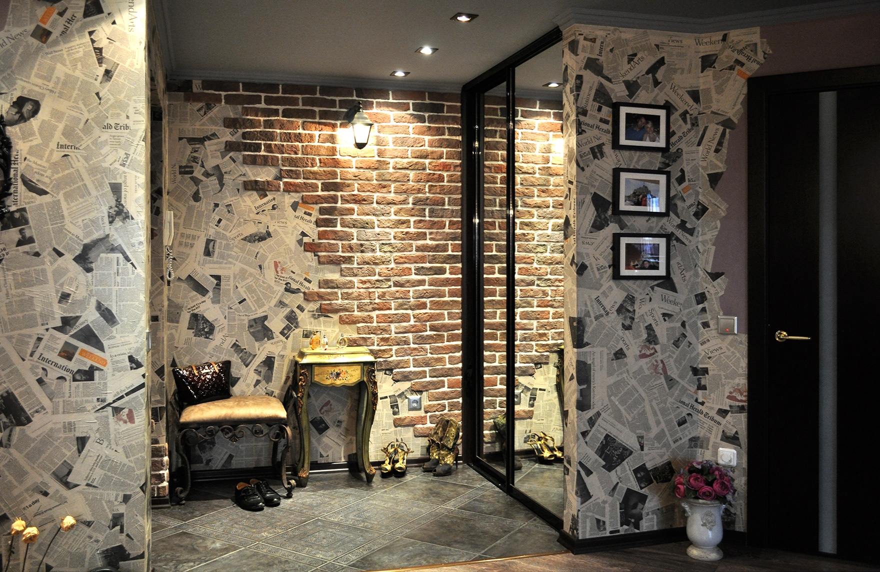 papier peint sous une brique dans le couloir photo intérieur