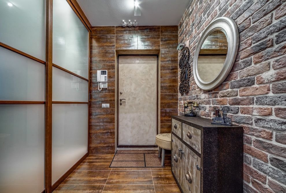 papier peint sous une brique dans le hall