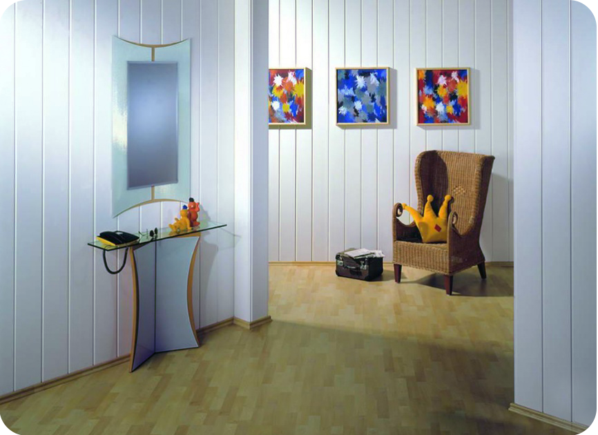 panneaux en plastique dans le couloir