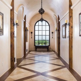 couloir de décoration de carrelage