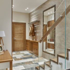 couloir dans un décor de style moderne