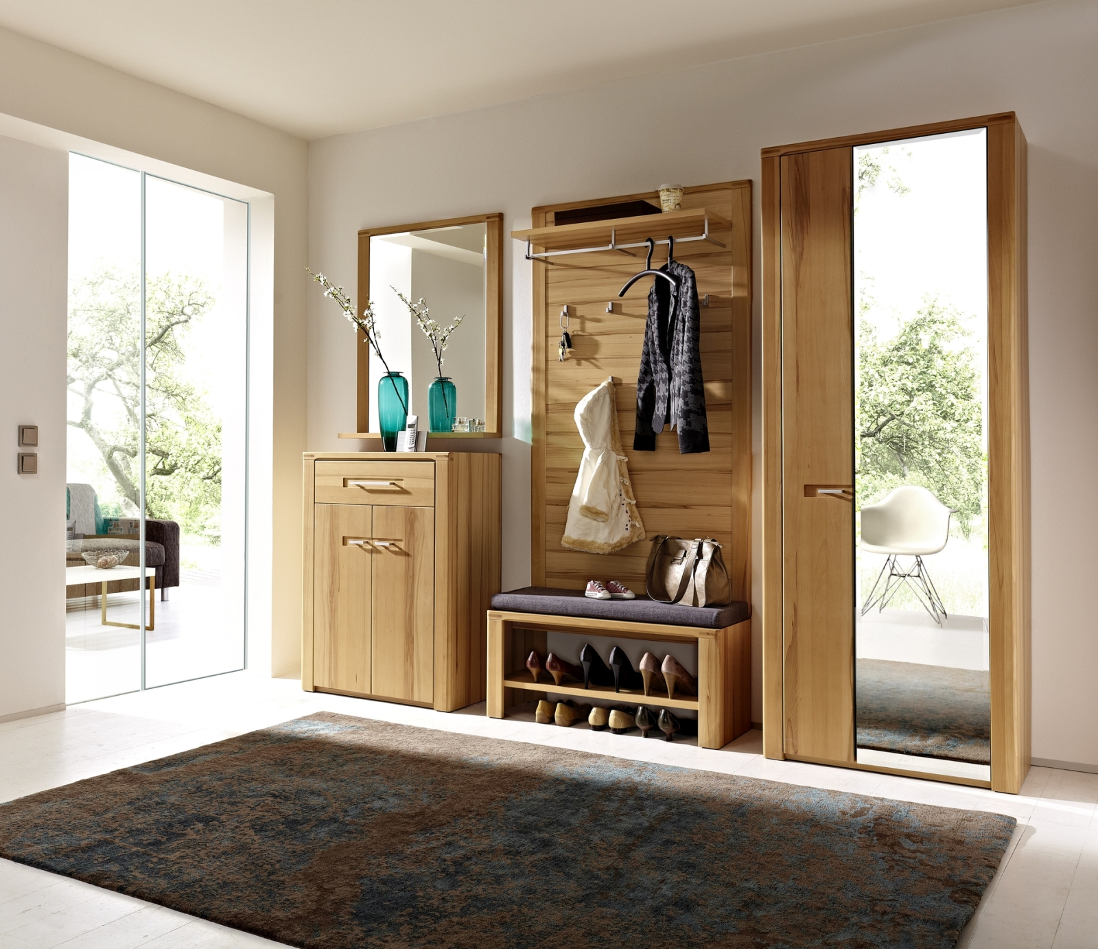 hall d'entrée dans un mobilier multifonctionnel de style moderne