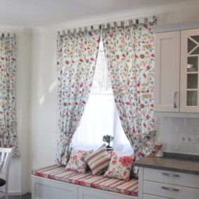 langsir untuk dapur dalam gaya idea reka bentuk provensi