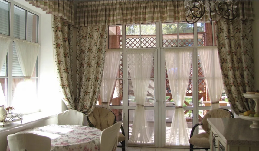 Gaya Provence mengongkong langsir dapur