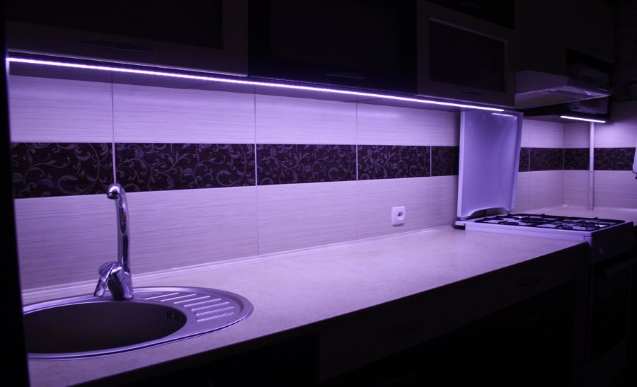 Люляково осветление в кухненската престилка