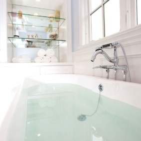 แนวคิดการตกแต่งชั้นวางกระจกห้องน้ำ