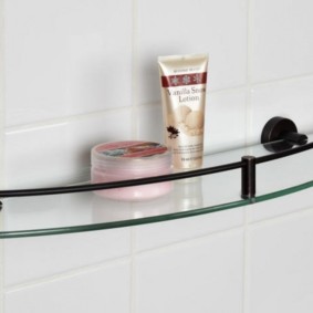 ความคิดชั้นวางของกระจกห้องน้ำ