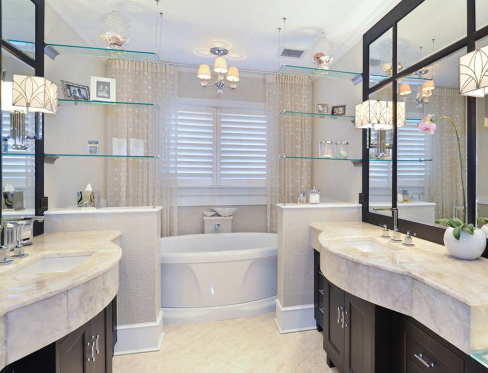 ชั้นวางแก้วในภาพรวมห้องน้ำ