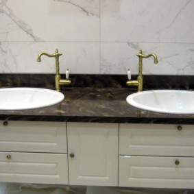 เคาน์เตอร์ในภาพการตกแต่งภายในห้องน้ำ