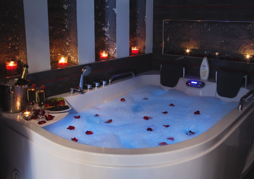 Nến thơm trong nội thất phòng tắm