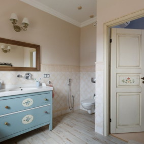 Swing door in the bathroom