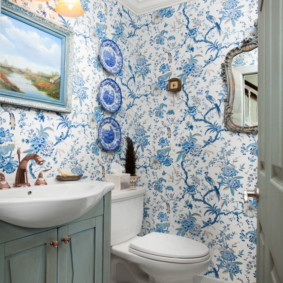Decor wall plates over the toilet