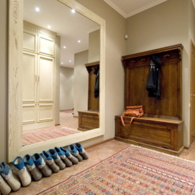 καθρέφτη στο διάδρομο με φενγκ σούι ιδέες φωτογραφιών