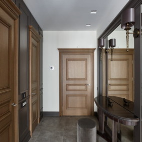 καθρέφτη στο διάδρομο με διακόσμηση φενγκ σούι