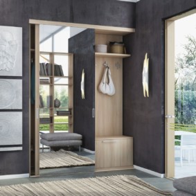 καθρέφτης στο διάδρομο με φωτογραφία feng shui