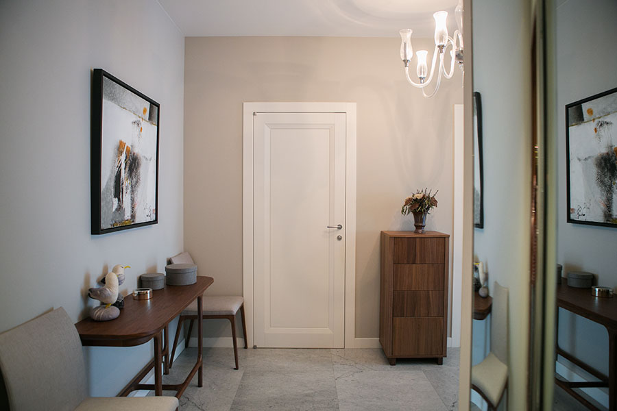 Peinture à l'intérieur d'un couloir moderne