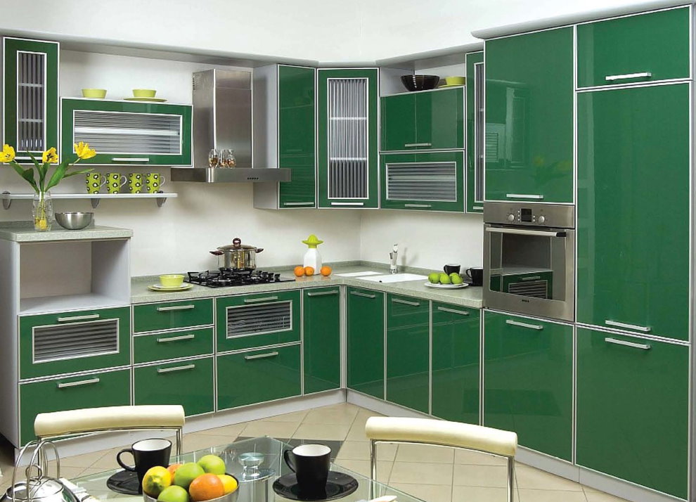 Casque d'angle avec façades en verre