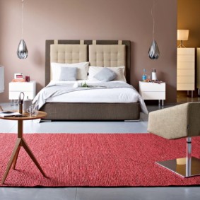 applique dans la chambre au-dessus du lit