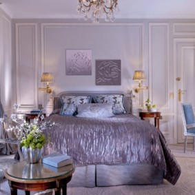 applique dans la chambre au-dessus du lit décoration photo