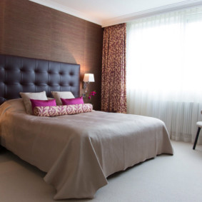 appliques dans la chambre au dessus du lit