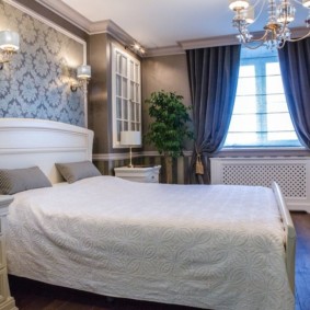 applique dans la chambre au-dessus du lit