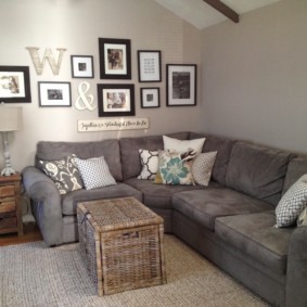 decoração de parede no canto da sala de estar