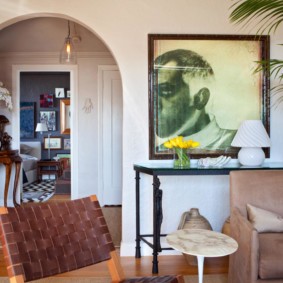 decorative arches in the apartment