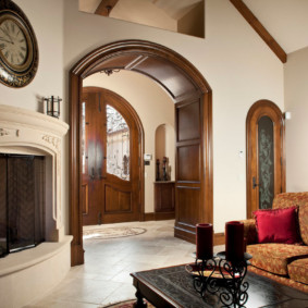 decorative arches in the apartment