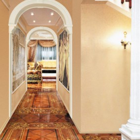 decorative arches in the apartment