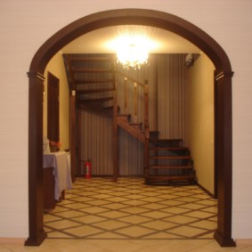 decorative arches in the apartment