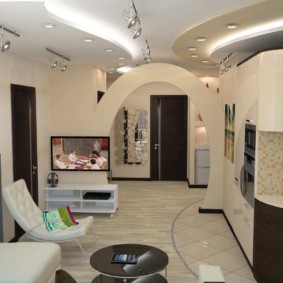 decorative arches in the apartment