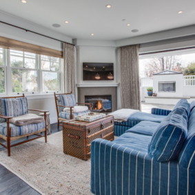 canapea în interiorul livingului