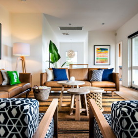 canapea în sufragerie