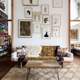 canapea în sufragerie