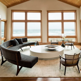 canapea în sufragerie