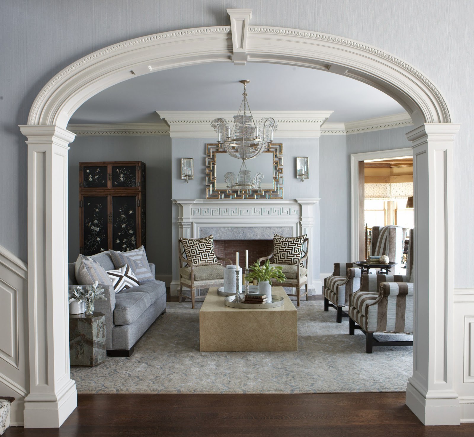 arch design in the interior of the apartment stucco