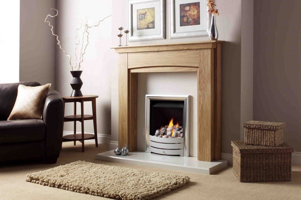 Șemineu electric în camera de zi a unui apartament cu două camere