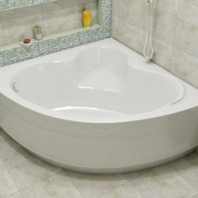 Niche de toilettes de salle de bains